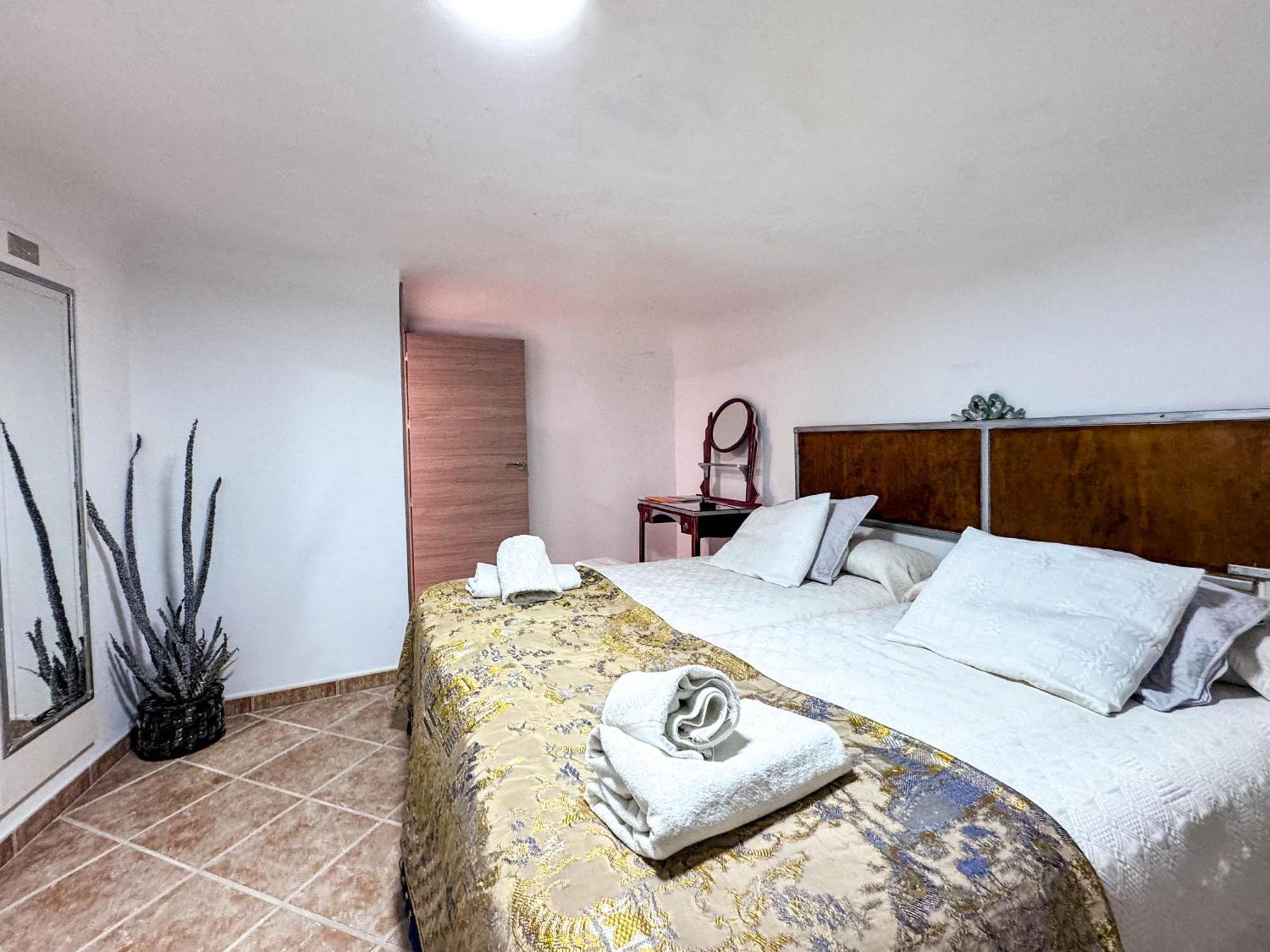 Casa Cueva Rural Vico Ideal Grandes Grupos Freila エクステリア 写真